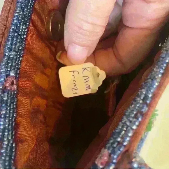 Karma Silk and and Beaded Handbag. Floral Vintage - Picture 9 of 12